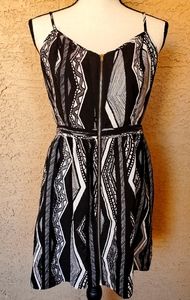 Silence + Noise dress Size 8 Black and white